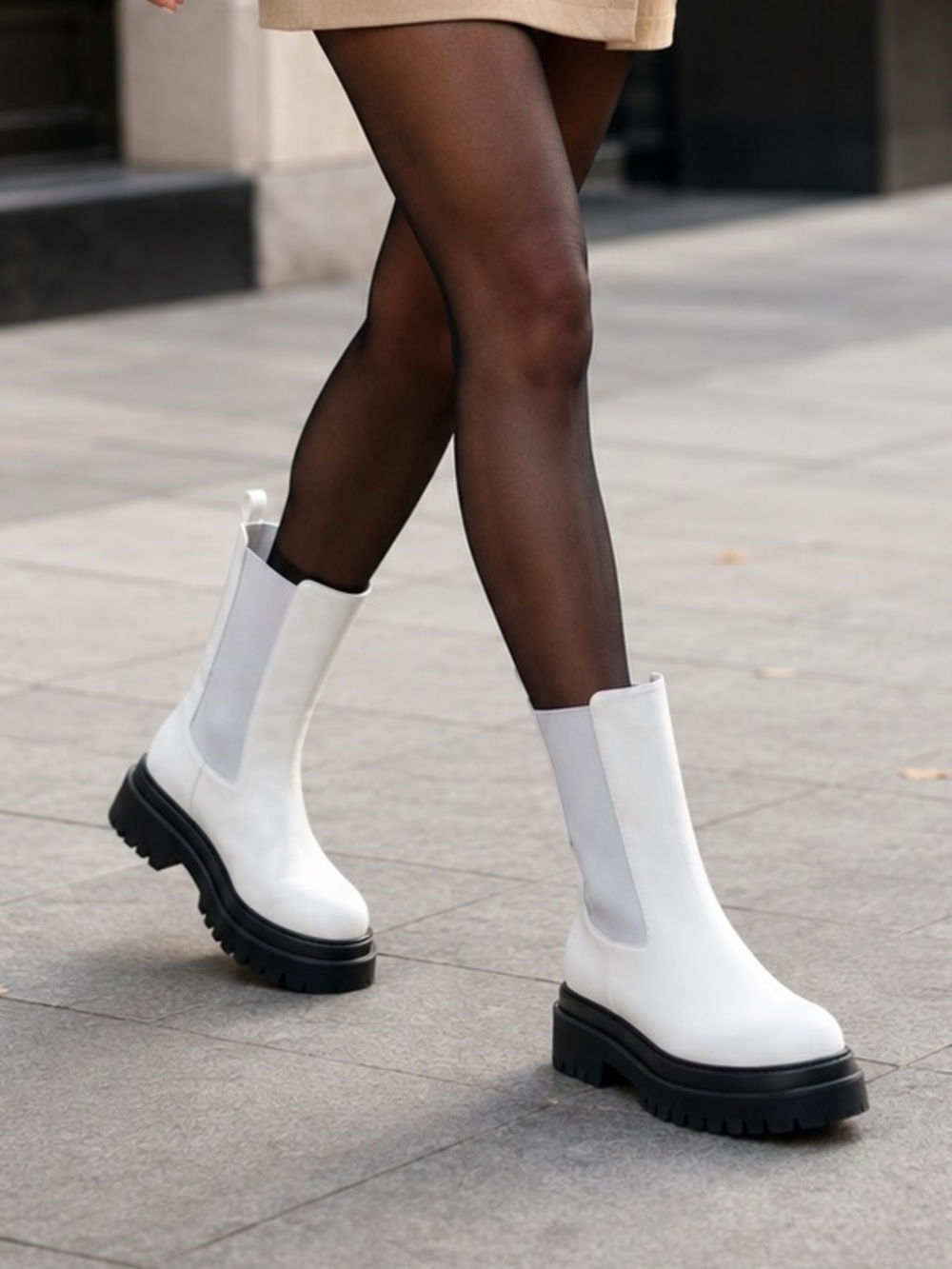 NEW Good American Platform Chelsea Boot White Leather Size 9